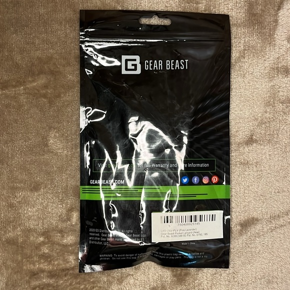 Pocket Lanyard - Picture 2 of 2